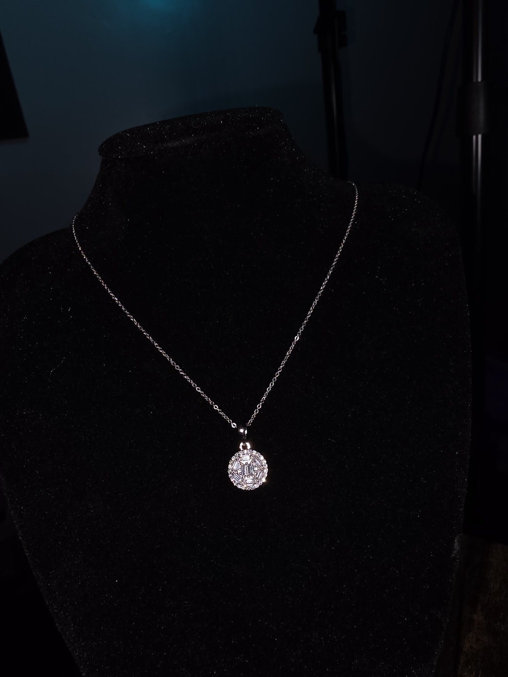 925 Sterling Silver Necklace With Baguette Moissanite - Picture 4 of 4